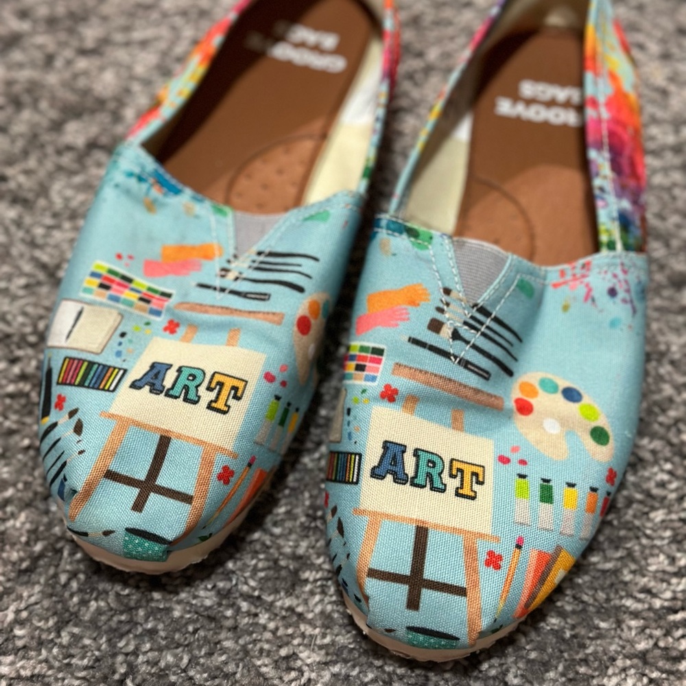 Women’s Size 8 Lightly Worn Custom Blue Artist / Art Teacher Tom’s Groove Shoe